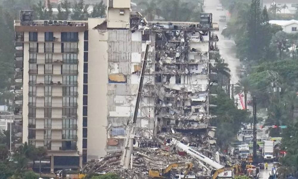 ΗΠΑ: Στους 10 νεκρούς ανέρχεται πλέον ο απολογισμός από την κατάρρευση του 12όροφου κτιρίου